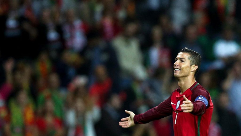 Ronaldo blij na vier treffers: 'Ik voel me nuttig'