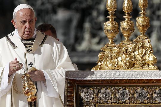 LOL! Paus Franciscus onbedoeld fan van NFL-club New Orleans Saints