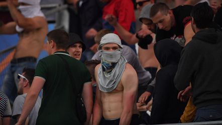 Russische hooligans belagen toeristen Keulen