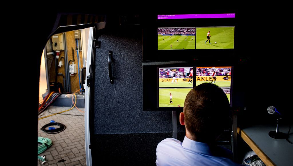 FIFA gaat experimenteren met video-assistenten