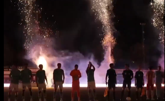 🎥​ | Bekijk hier de leipe vuurwerkshow voor IJsselmeervogels tegen Sparta