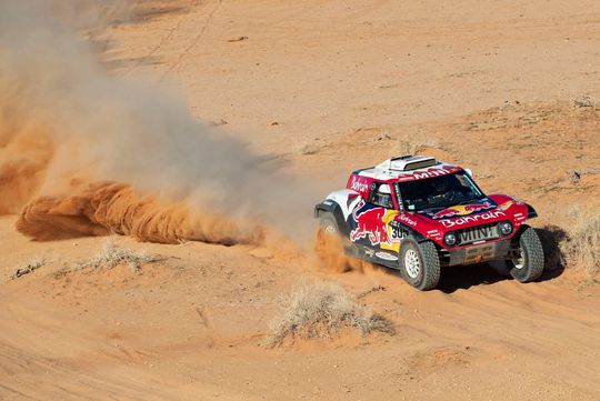 Vijfde etappe Dakar Rally: Carlos Sainz en Toby Price pakken hun 2e dagzege
