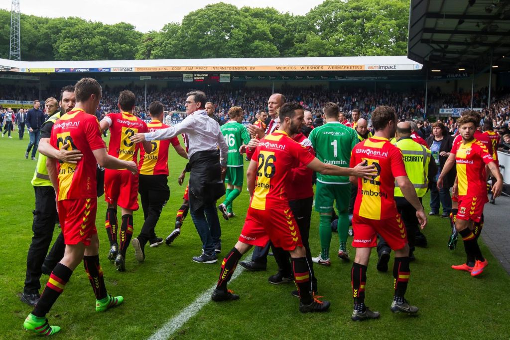 Gruwelijk lege Vijverberg tijdens Graafschap - Helmond Sport