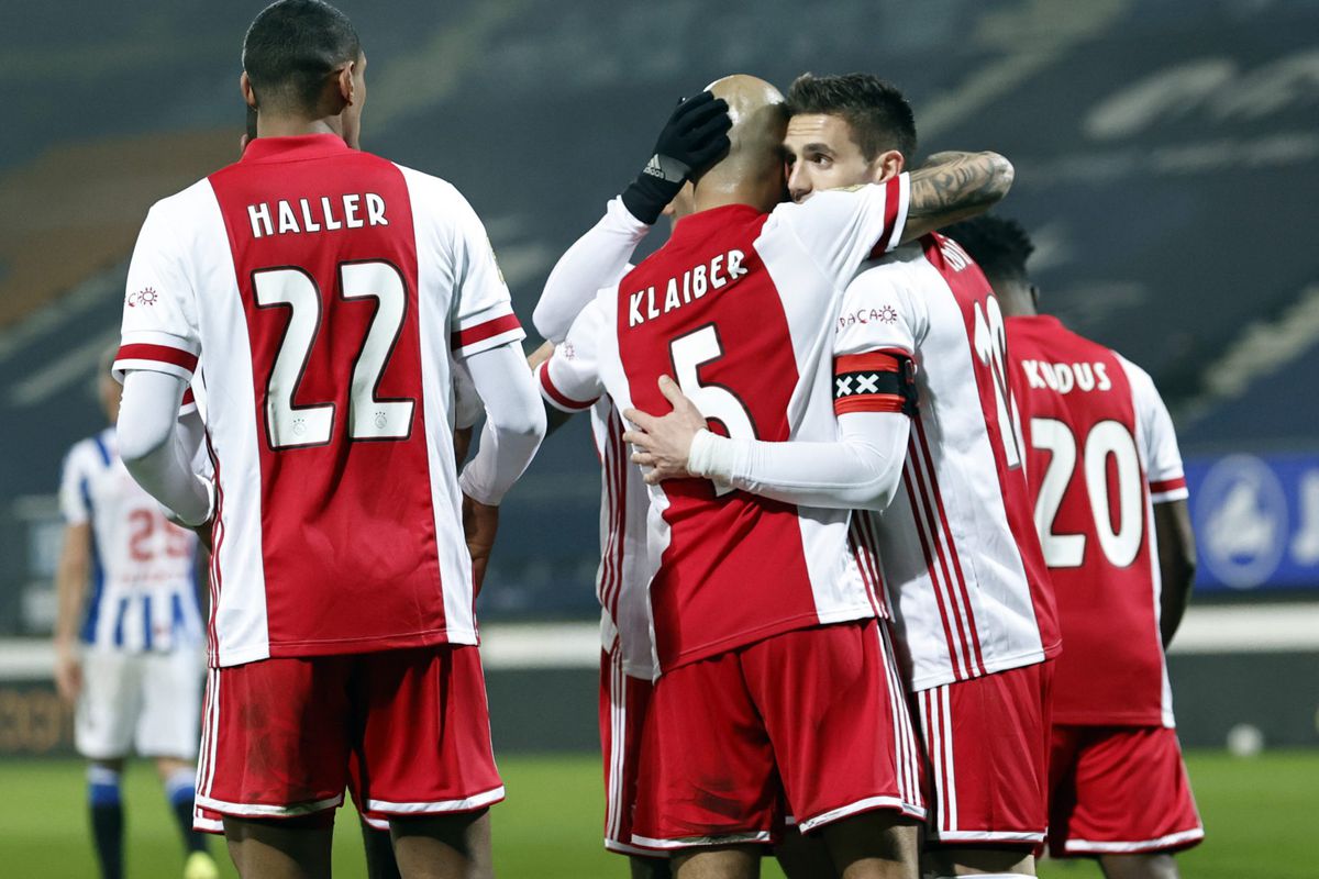 Ajax met speels gemak naar finale KNVB-beker: 'Leek wel een oefenwedstrijd'