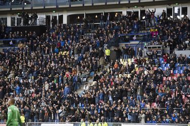 Provocerende Feyenoorders nemen GelreDome over: Vitesse-fans woedend