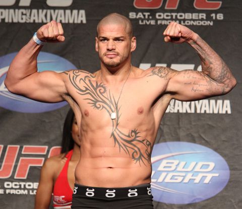 Trainingsmaat Alistair Overeem tekent contract bij Glory: 'Ik ben nog lang niet klaar'