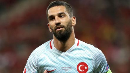 Arda Turan weer in genade aangenomen bij Turkije