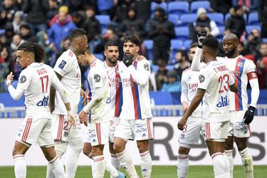 👀 | Peter Bosz ziet op tribune hoe zijn Olympique Lyon in spektakelstuk van Angers wint