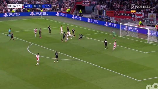 🎥 | 1-0! Steven Berghuis zet Ajax op voorsprong tegen Besiktas