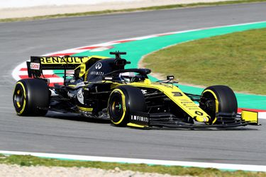 Achtervleugel Ricciardo breekt af tijdens test, Renault-coureur spint (video)