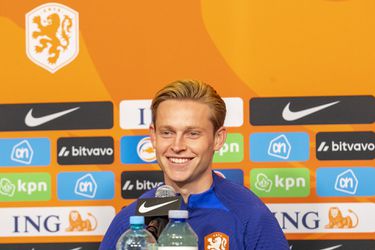 Frenkie de Jong geniet bij Oranje: 'Altijd gezellig en we maken leuke praatjes'