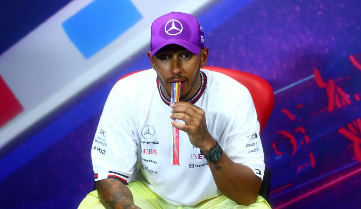 Lewis Hamilton slurpte zonder succes aan z'n drinkbus: 'Kwam niets uit het rietje'