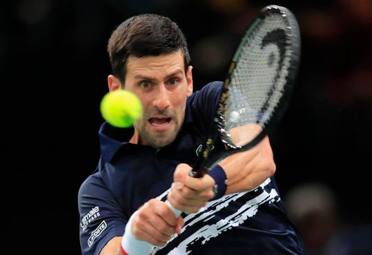 🎥 | Novak Djokovic verslaat Kyle Edmund zonder moeite en is kwartfinalist in Parijs