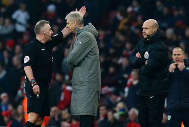 Wenger biedt excuses aan voor gedrag tegen 4de official