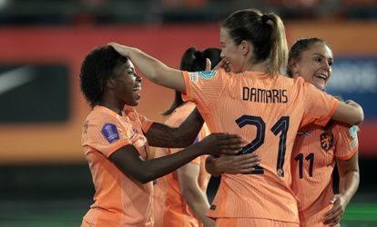 Heerlijke wedstrijd Oranje Leeuwinnen: Schotland opgerold, Vivianne Miedema terug