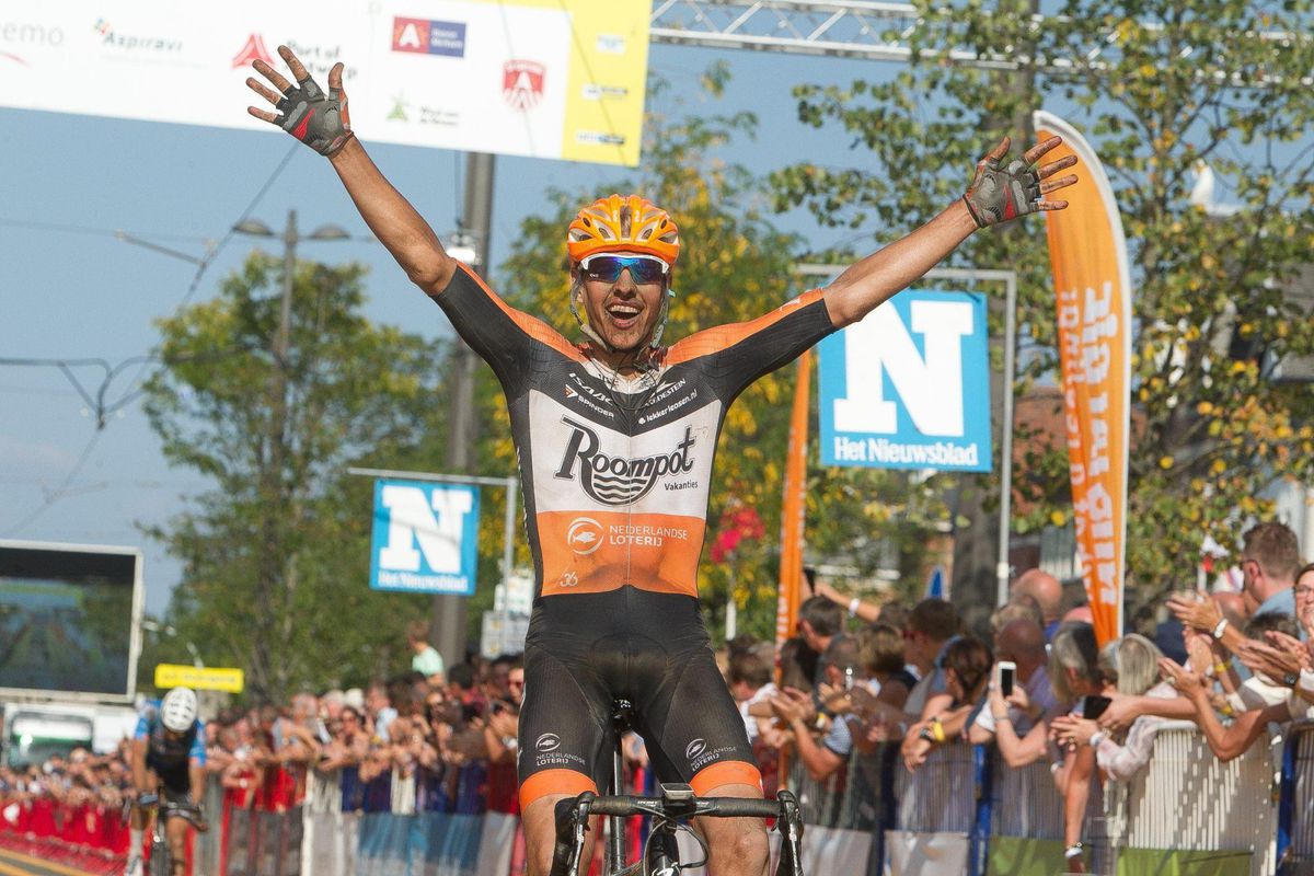 Van der Hoorn blijft Van Aert knap voor en wint Schaals Sels (video)