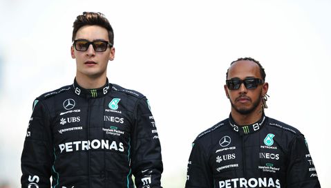 Lewis Hamilton beschuldigt teamgenoot George Russell: 'Te traag in outlap'