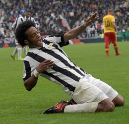 Juventus wint, Napoli niet, en dus is het weer spannend in de Serie A