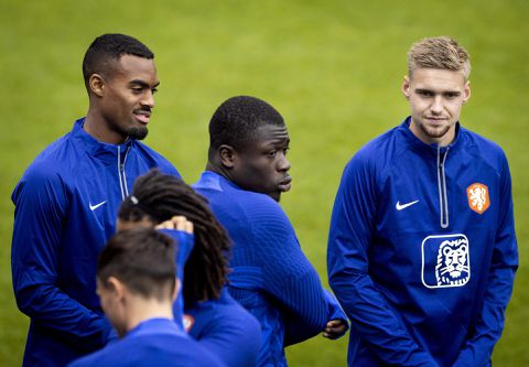 Bondscoach Louis van Gaal geeft nieuwkomers sprankeltje hoop op speeltijd bij Oranje: 'Wat is logica?'