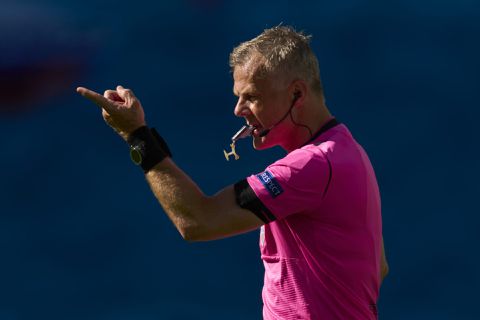 Björn Kuipers mag weer aan de bak: Nederlander fluit kwartfinale Tsjechië-Denemarken