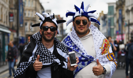 Juve- en Real-supporters bouwen een feestje in Cardiff (video's)