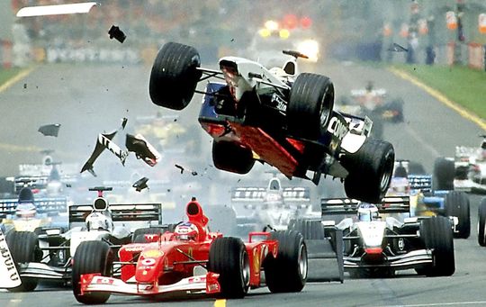 De F1-start van Australië in 2002 begon met 8 uitvallers (video)