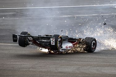 🎥 | Zhou Guanyu over Silverstone-horrorcrash: 'Voelde iets lekken, was het bloed of olie?'