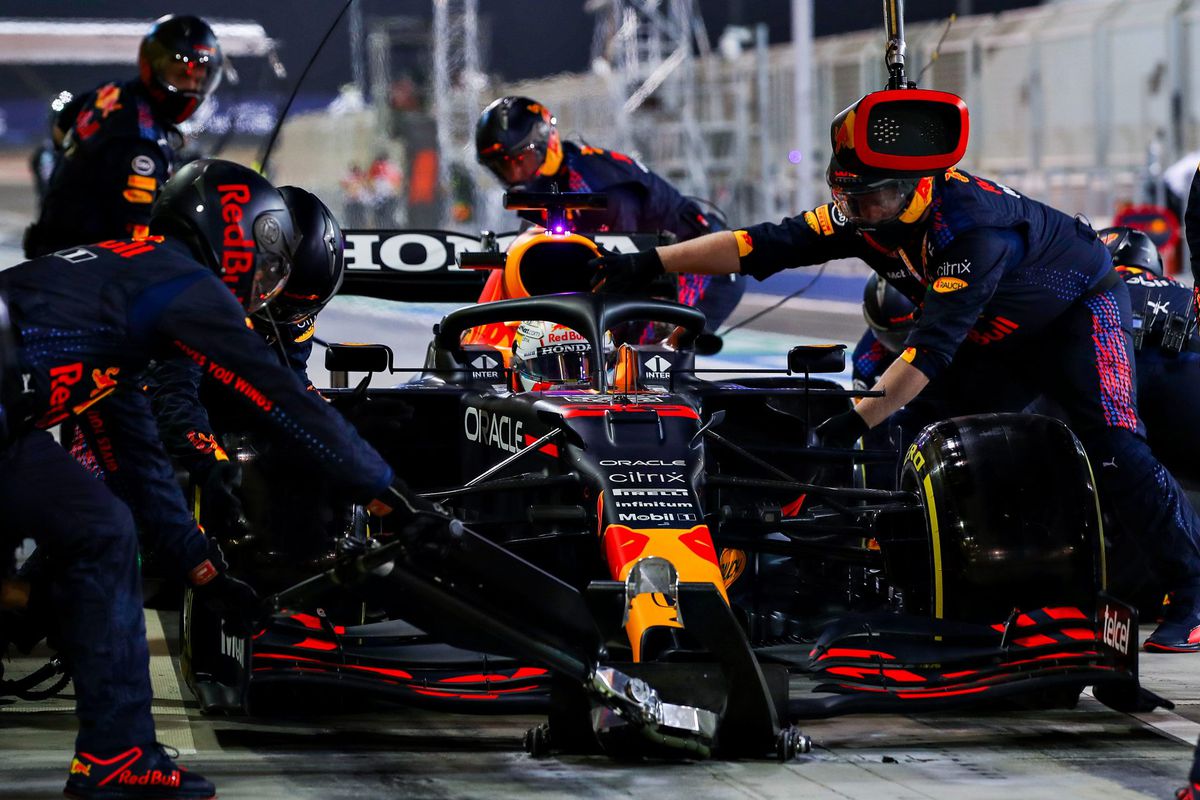 23/56 | Max Verstappen is P1 kwijt in de Grand Prix van Bahrein