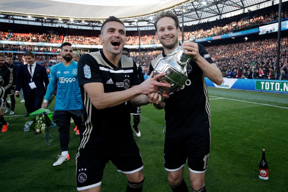 TV-gids: check hier waar je LIVE Ajax en PSV in de KNVB-beker kan kijken