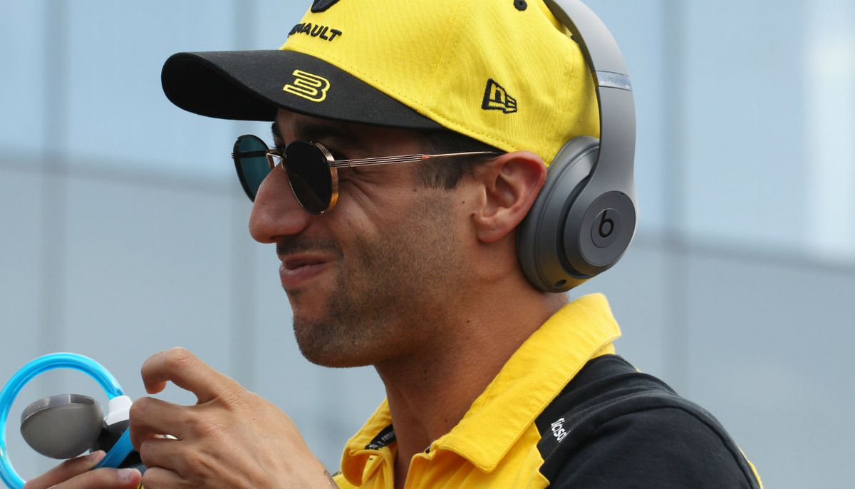 Ricciardo heeft het naar zijn zin in de middenmoot: 'Vorig jaar vocht ik alleen met Verstappen'