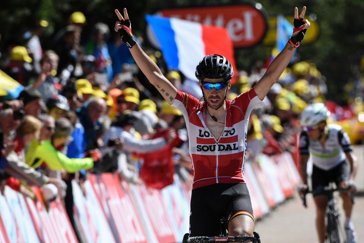 Mollema cool in chaos op Mont Ventoux, De Gendt wint