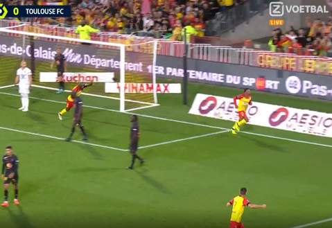 🎥 | Openda heeft maar 31 minuten nodig voor hattrick en doet Oranje gekleurd Toulouse pijn