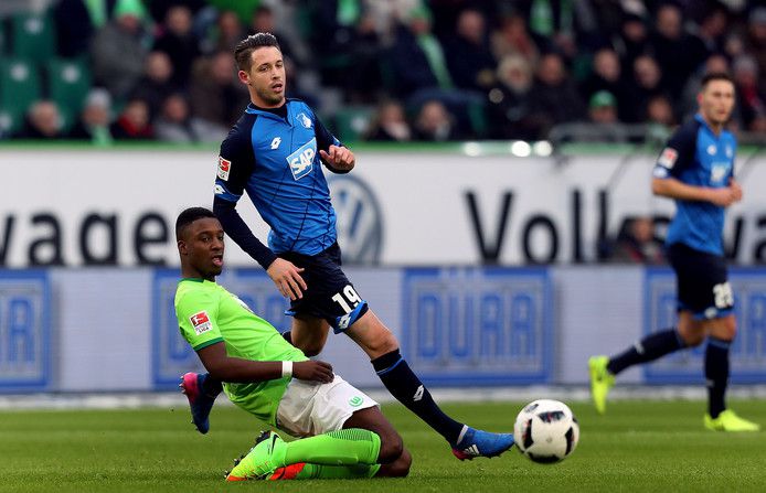 Wolfsburg wint nadat Bazoer werd gewisseld