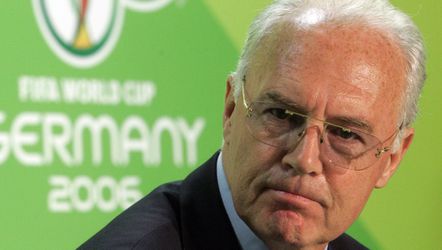 Beckenbauer stopt aangedaan bij Sky en zwaait af met zijn geliefde club