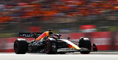 Max Verstappens wagen kapt er op belangrijk moment mee, pole voor Charles Leclerc