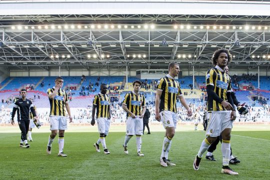 Vitesse afhankelijk van drie clubs; Maas: ‘Ga ervan uit dat we play-offs halen’