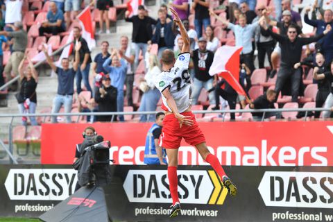 Bas Dost schiet FC Utrecht met late goal voorbij Vitesse