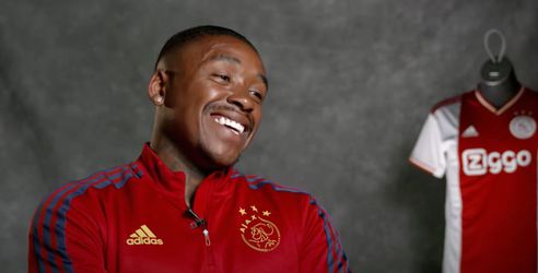 🎥 | Steven Bergwijn in 1e interview als Ajacied: '2 PSV-talenten nu bij Ajax, wie had dat ooit gedacht'