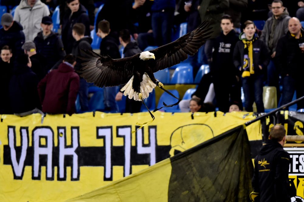 Vitesse heeft hulp nodig bij creëren sfeer, welke muziek wil jij horen?