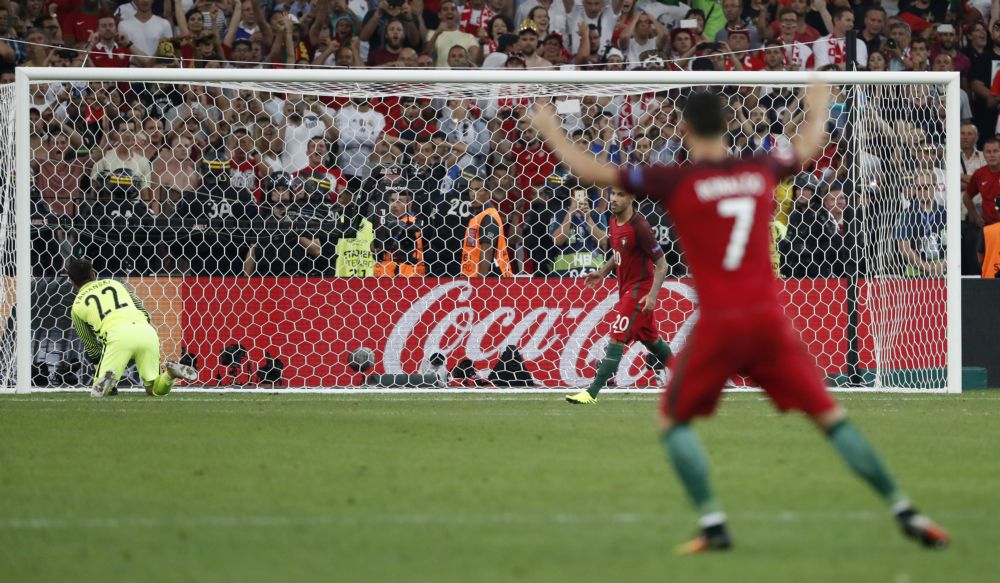 Ronaldo laat zien waarom hij aanvoerder van Portugal is (video)