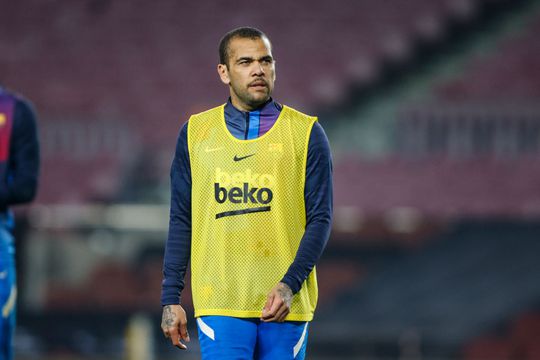 Dani Alves kan eindelijk zijn langverwachte rentree gaan maken bij Barça