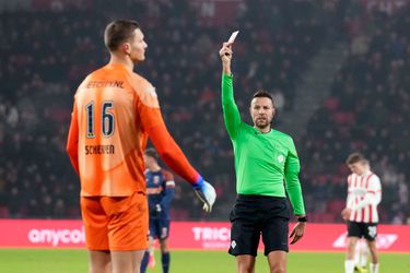 Vitesse-keeper Kjell Scherpen snapt na rode kaart niets van scheidsrechter: 'Zei ik ook nog op het veld tegen hem'