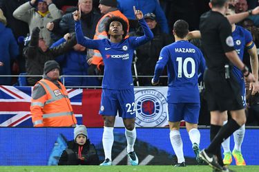 Willian steelt Salah-show en redt punt met prachtige stift (video)