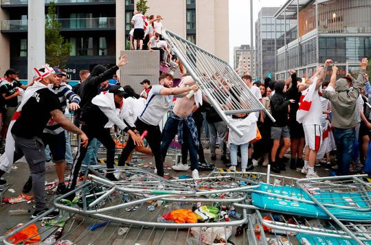 Engeland gaat onderzoek doen naar rellen rond EK-finale