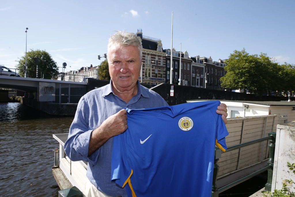 Guus Hiddink gaat als technisch directeur aan de slag bij Curaçao, Art Langeler wordt bondscoach