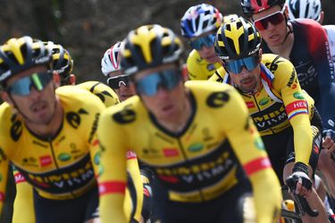 Jumbo Visma-renners doen leiderstruitje wisselen, McNulty wint 5e etappe Parijs-Nice