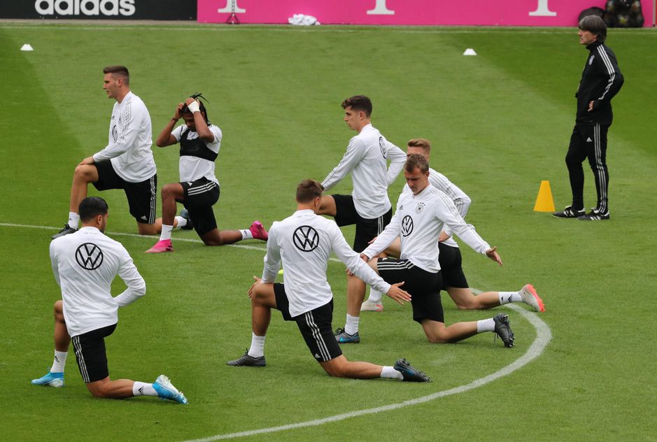 Vals alarm! Duitse voetbalploeg opgeschrikt door brandmelder in hotel
