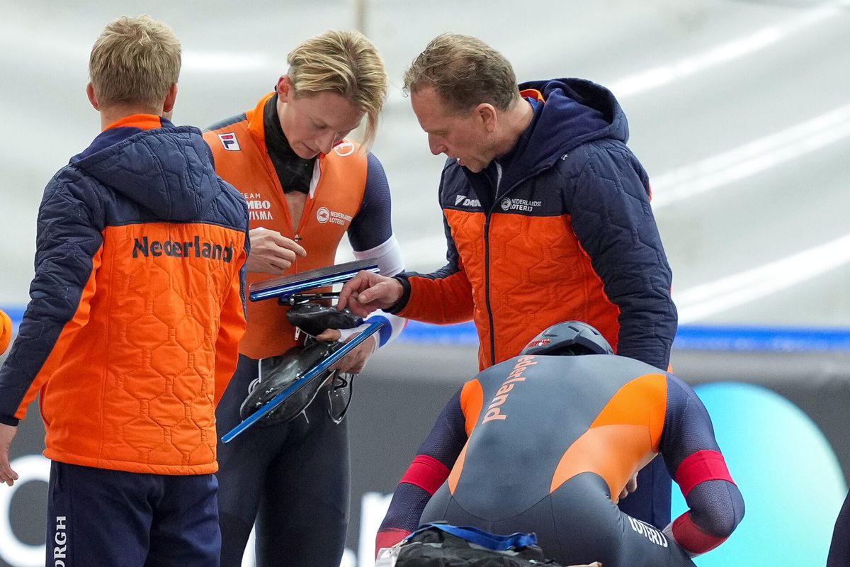 Schaats breekt bij Merijn Scheperkamp tijdens teamsprint, geen medaille Nederland