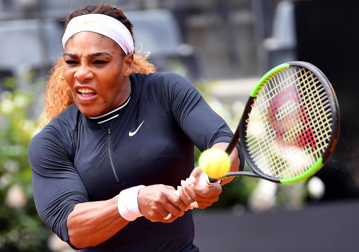 Serena Williams wint bij haar rentree op gravel meteen, zussenstrijd aanstaande?