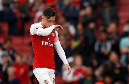 Bizar: 'Özil was helemaal niet ziek, maar wilde gewoon niet bank zitten'